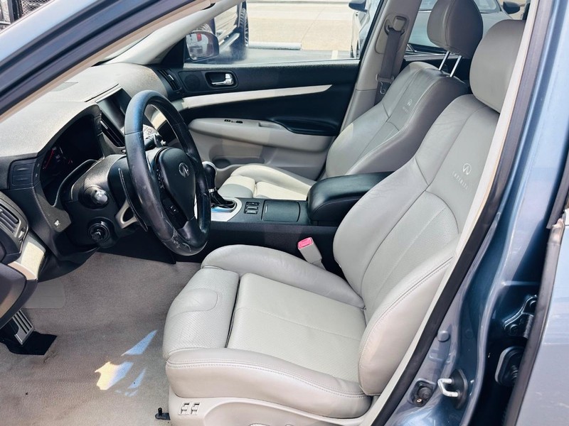 INFINITI G35 Sedan Vehicle Full-screen Gallery Image 14