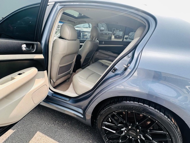 INFINITI G35 Sedan Vehicle Full-screen Gallery Image 16