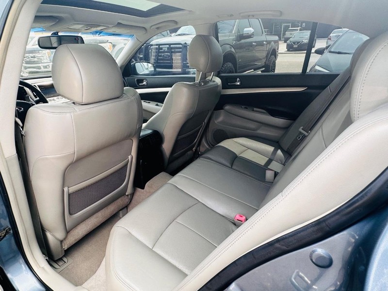 INFINITI G35 Sedan Vehicle Full-screen Gallery Image 19