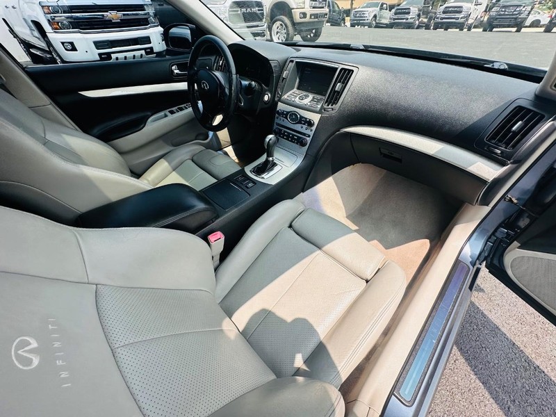 INFINITI G35 Sedan Vehicle Full-screen Gallery Image 23