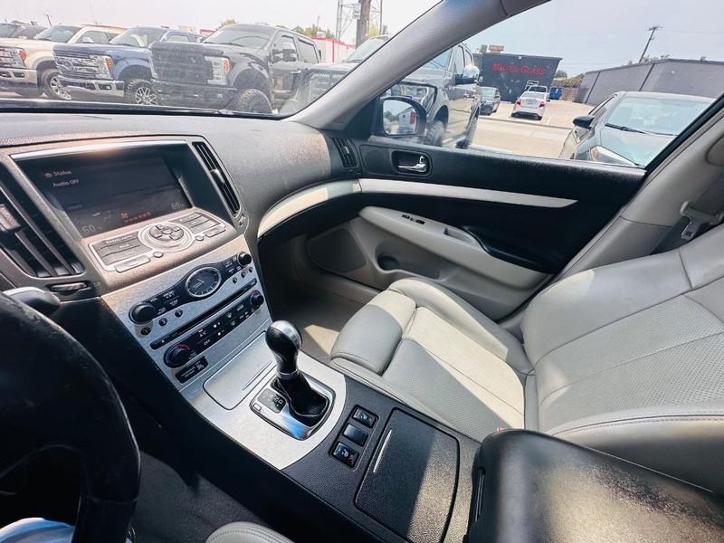 INFINITI G35 Sedan Vehicle Full-screen Gallery Image 30