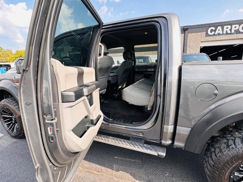 Ford F-150 Vehicle Full-screen Gallery Image 17