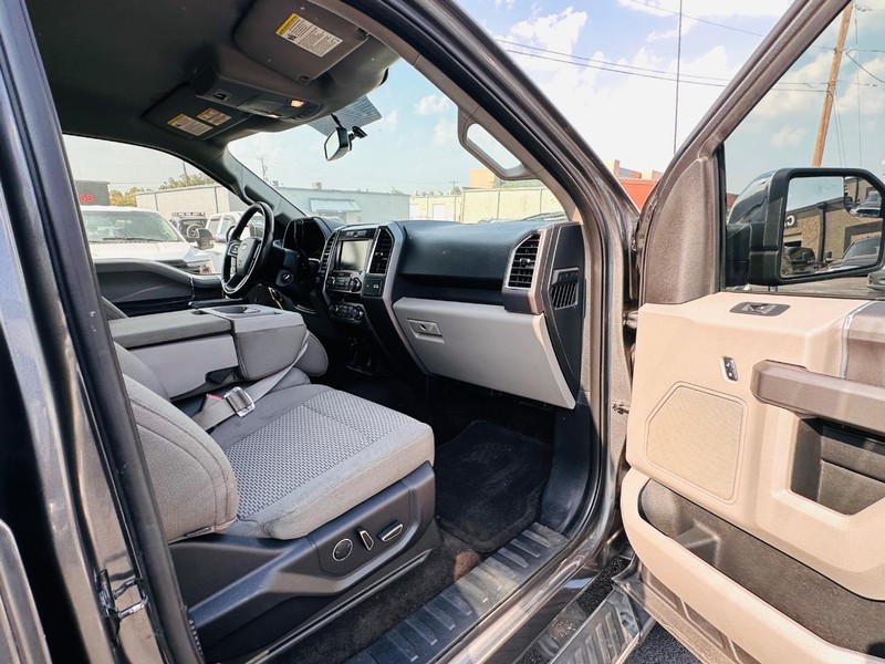 Ford F-150 Vehicle Full-screen Gallery Image 20