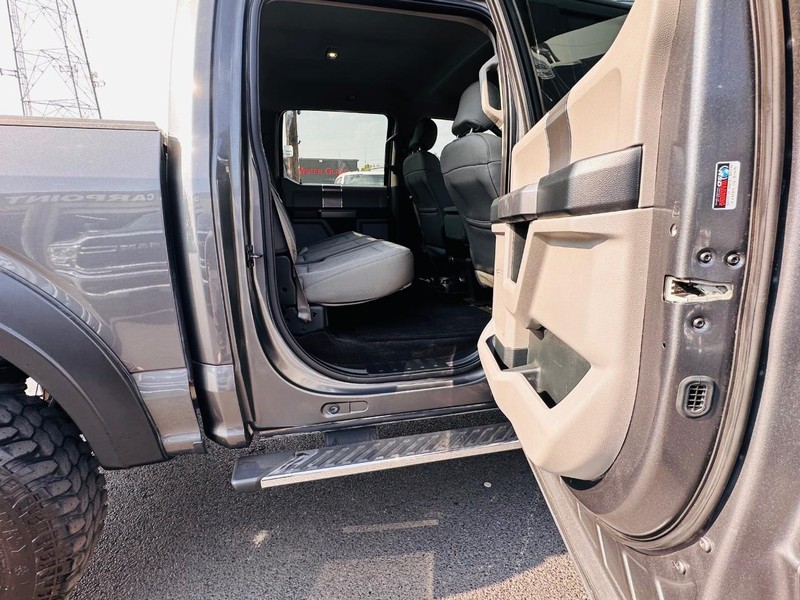 Ford F-150 Vehicle Full-screen Gallery Image 21