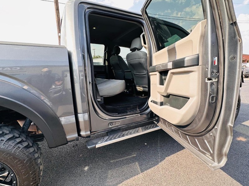 Ford F-150 Vehicle Full-screen Gallery Image 22