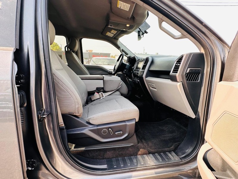 Ford F-150 Vehicle Full-screen Gallery Image 23