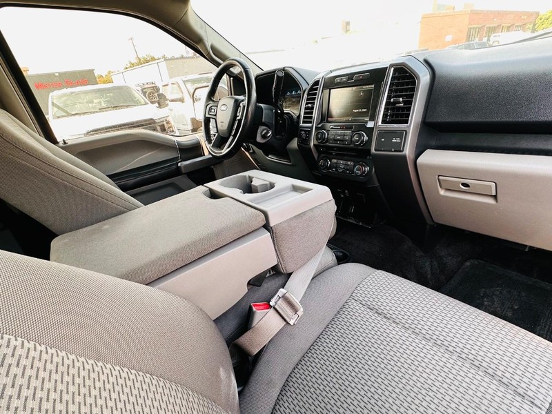 Ford F-150 Vehicle Full-screen Gallery Image 24