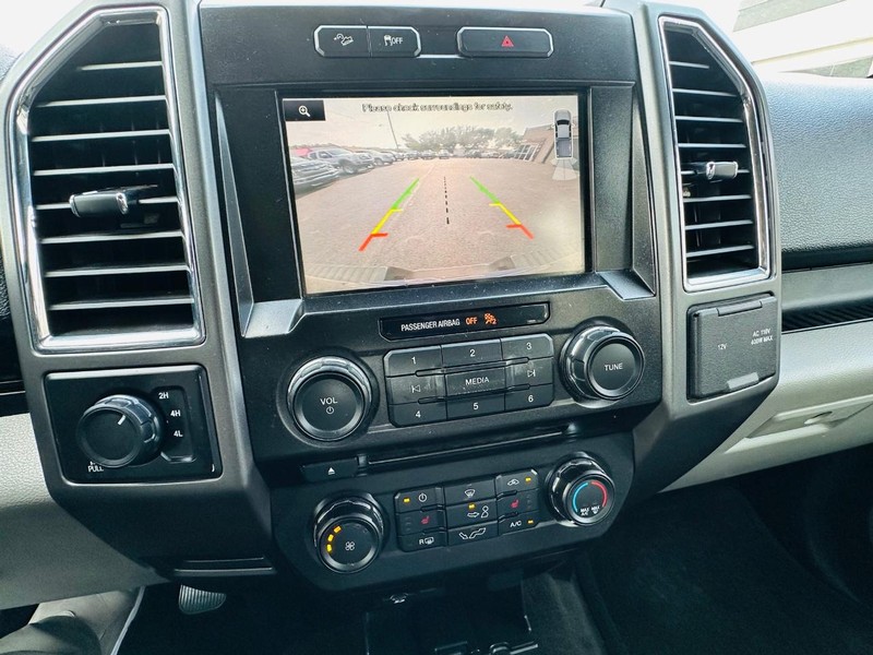 Ford F-150 Vehicle Full-screen Gallery Image 26