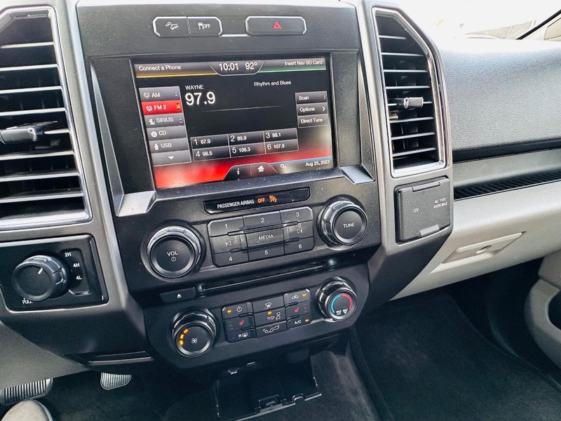 Ford F-150 Vehicle Full-screen Gallery Image 27