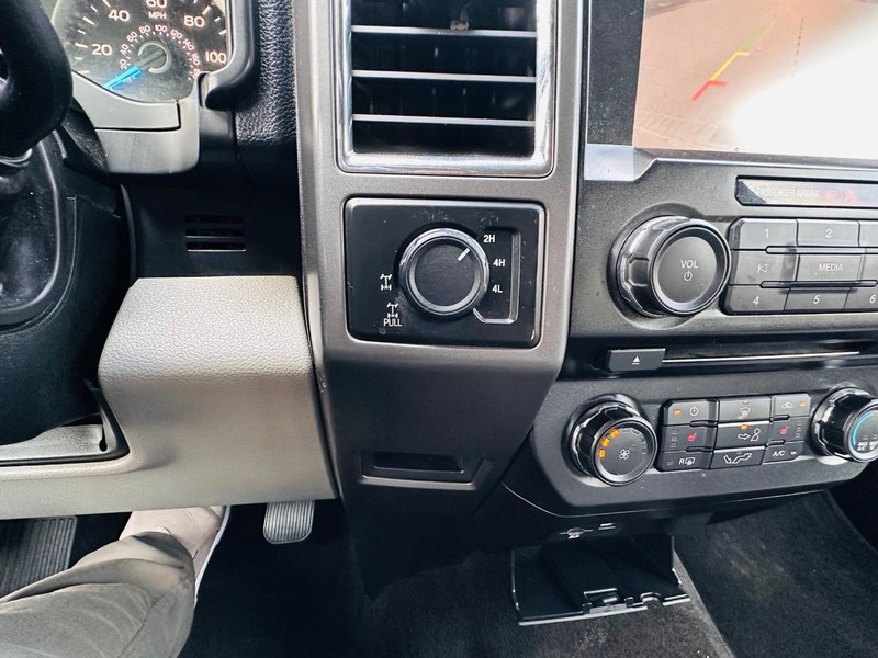 Ford F-150 Vehicle Full-screen Gallery Image 29