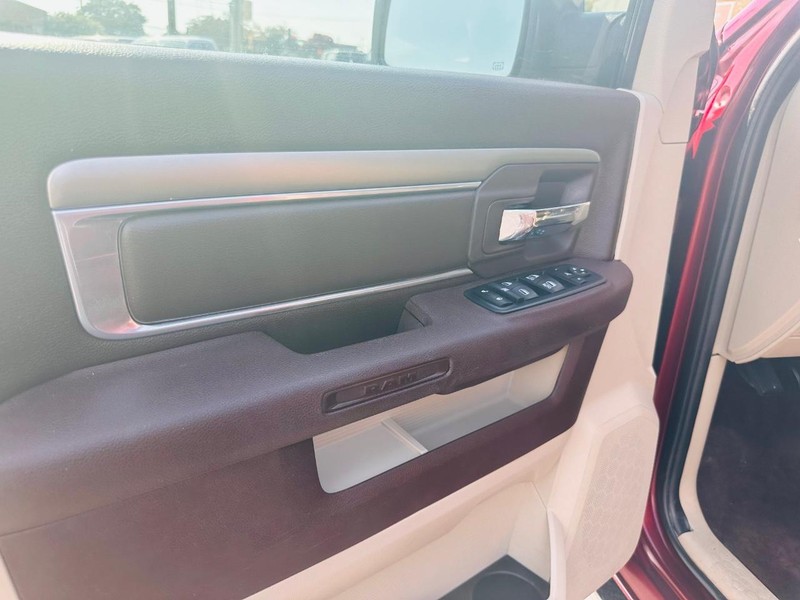 Ram 1500 Vehicle Full-screen Gallery Image 17