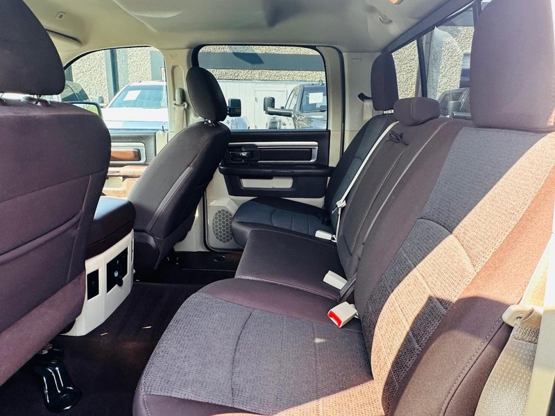 Ram 1500 Vehicle Full-screen Gallery Image 21