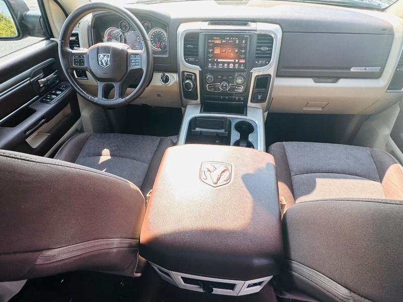 Ram 1500 Vehicle Full-screen Gallery Image 32