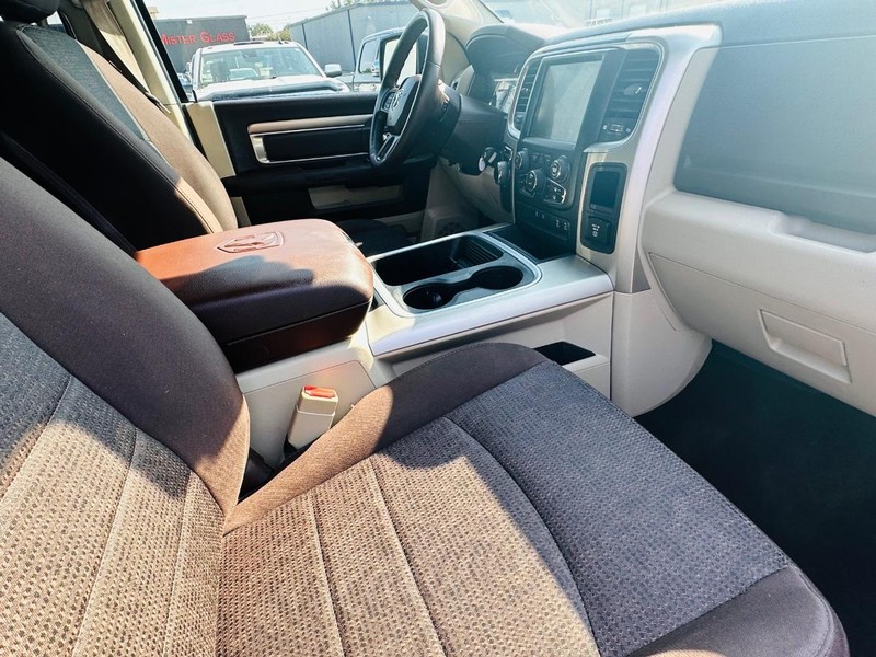 Ram 1500 Vehicle Full-screen Gallery Image 36