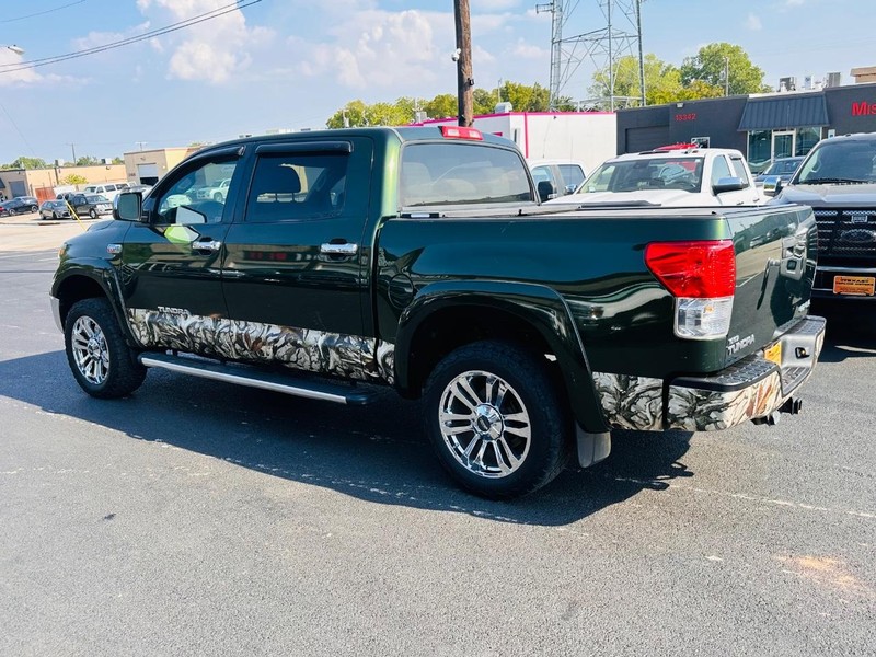 Toyota Tundra 4WD Truck Vehicle Full-screen Gallery Image 11