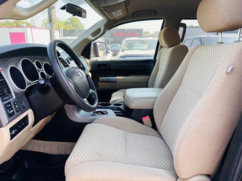 Toyota Tundra 4WD Truck Vehicle Full-screen Gallery Image 21