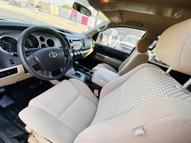 Toyota Tundra 4WD Truck Vehicle Full-screen Gallery Image 22