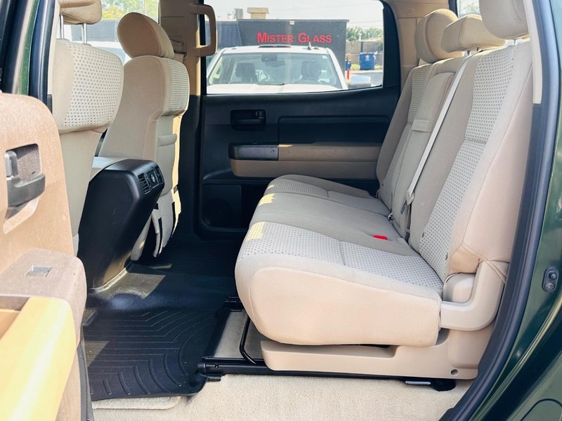 Toyota Tundra 4WD Truck Vehicle Full-screen Gallery Image 23