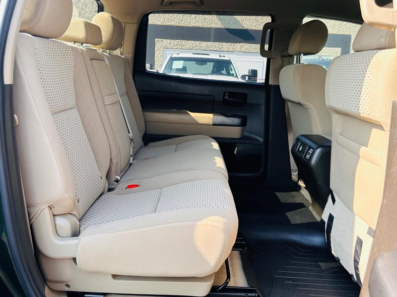 Toyota Tundra 4WD Truck Vehicle Full-screen Gallery Image 26