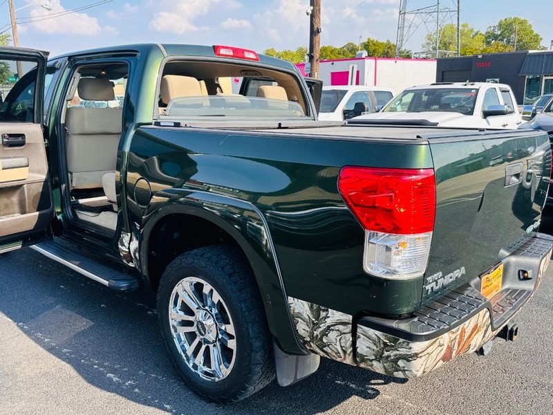 Toyota Tundra 4WD Truck Vehicle Full-screen Gallery Image 30