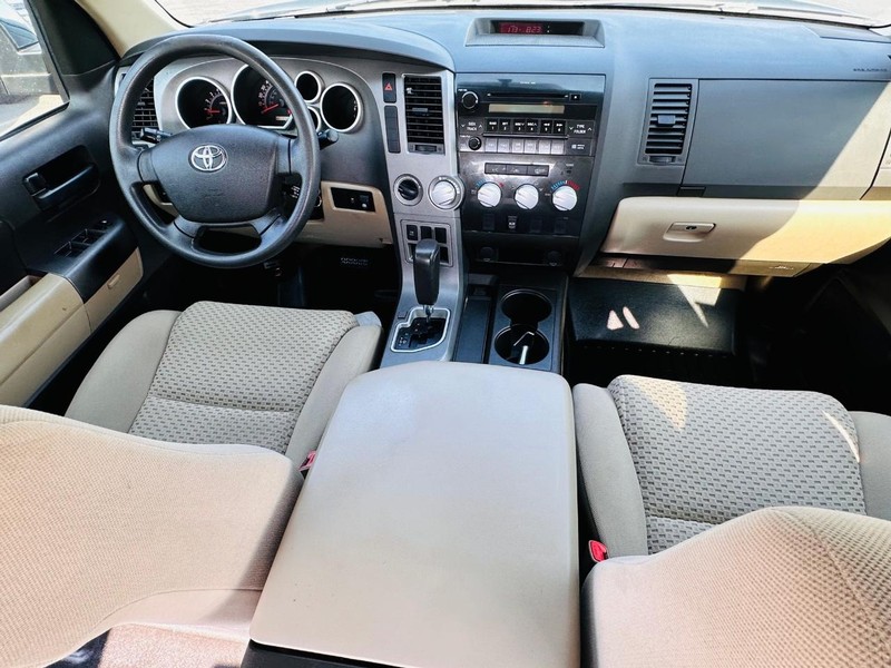 Toyota Tundra 4WD Truck Vehicle Full-screen Gallery Image 31