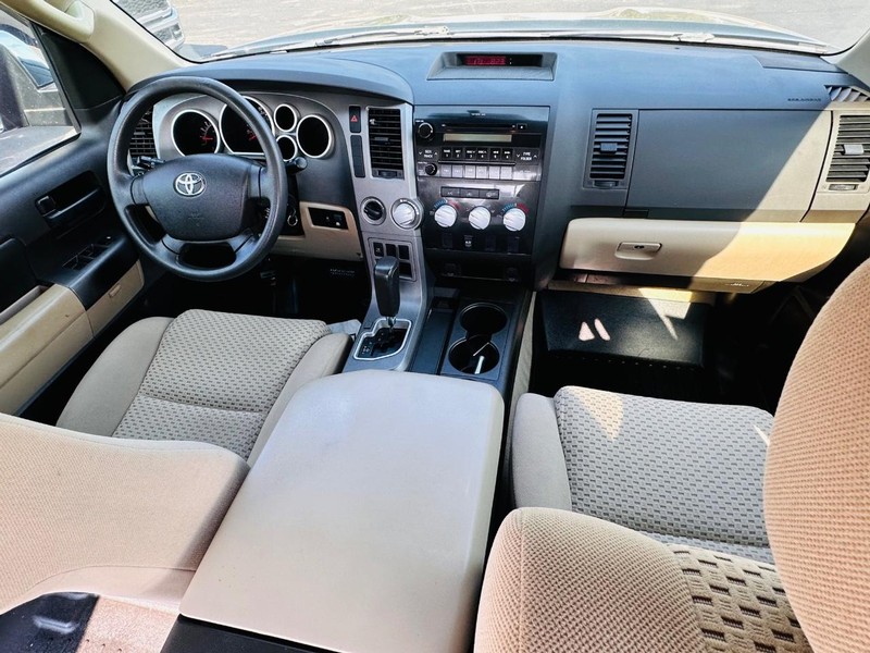 Toyota Tundra 4WD Truck Vehicle Full-screen Gallery Image 32