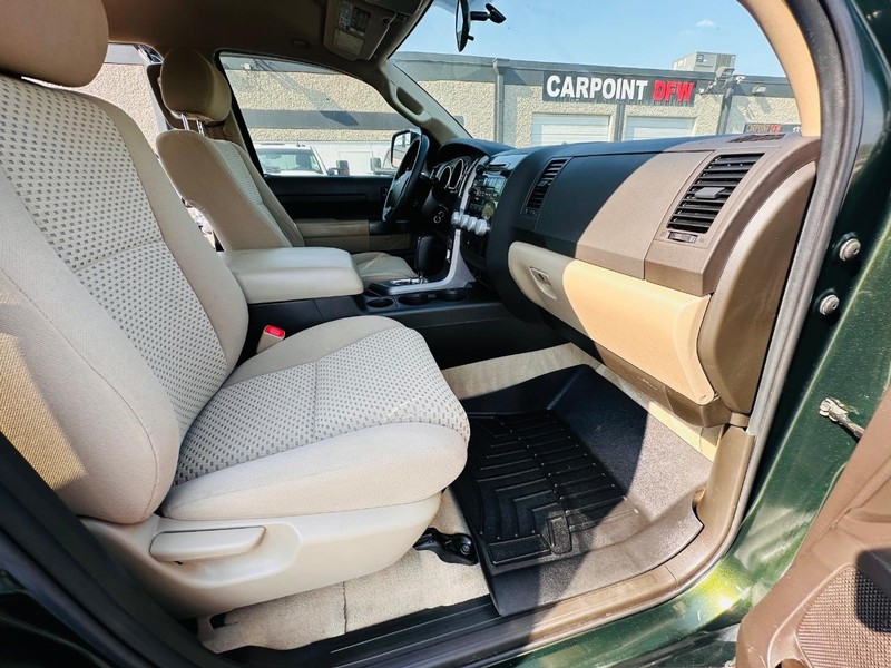 Toyota Tundra 4WD Truck Vehicle Full-screen Gallery Image 34