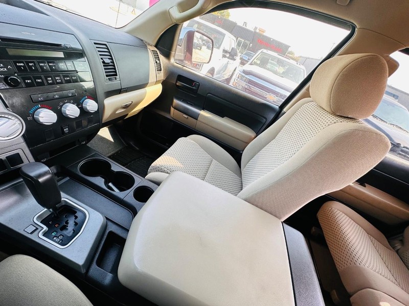 Toyota Tundra 4WD Truck Vehicle Full-screen Gallery Image 38