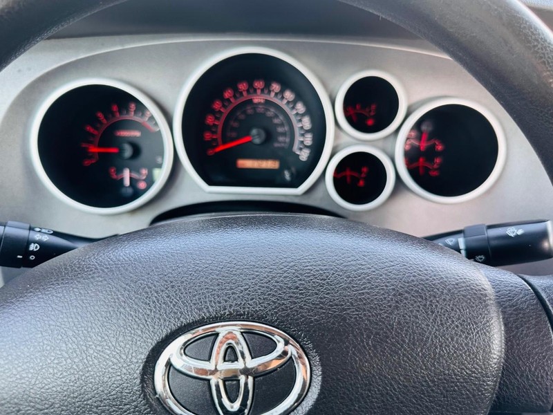 Toyota Tundra 4WD Truck Vehicle Full-screen Gallery Image 40