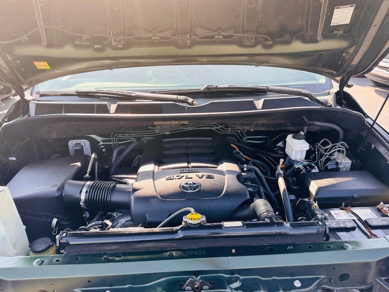 Toyota Tundra 4WD Truck Vehicle Full-screen Gallery Image 42