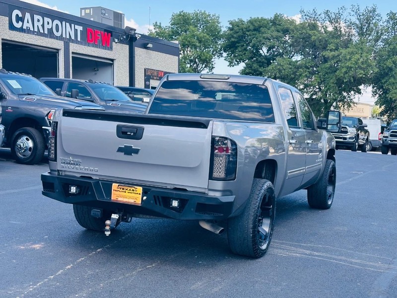 Chevrolet Silverado 1500 Vehicle Full-screen Gallery Image 2