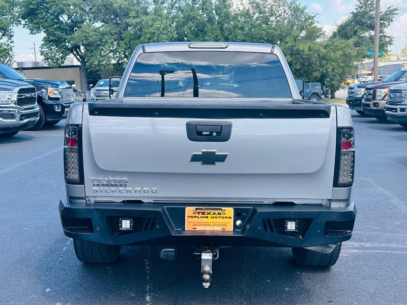 Chevrolet Silverado 1500 Vehicle Full-screen Gallery Image 9