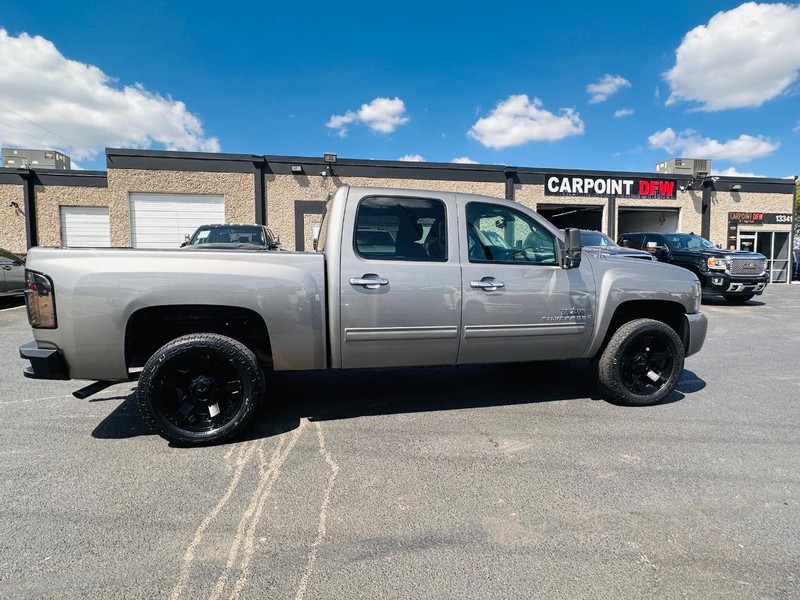 Chevrolet Silverado 1500 Vehicle Full-screen Gallery Image 10