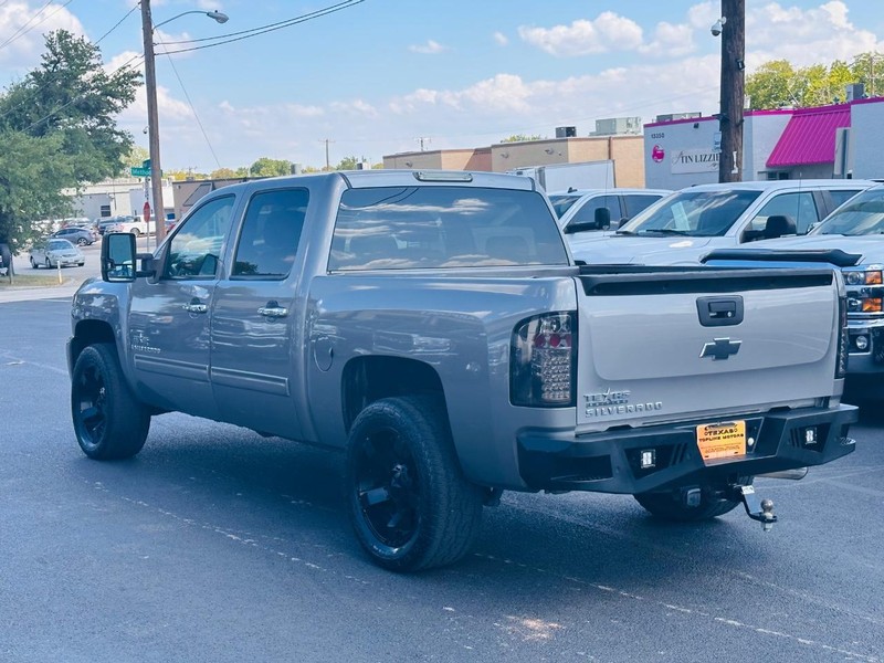 Chevrolet Silverado 1500 Vehicle Full-screen Gallery Image 12