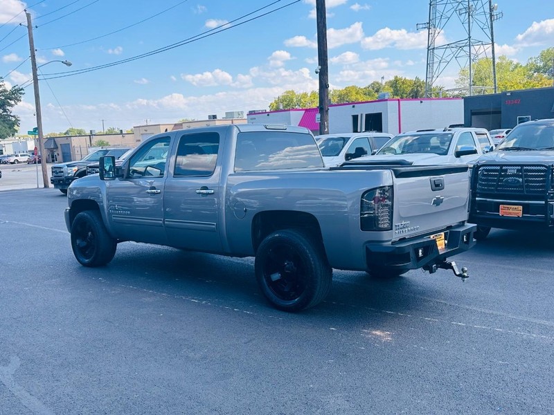 Chevrolet Silverado 1500 Vehicle Full-screen Gallery Image 13