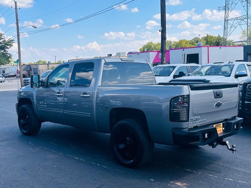 Chevrolet Silverado 1500 Vehicle Full-screen Gallery Image 17