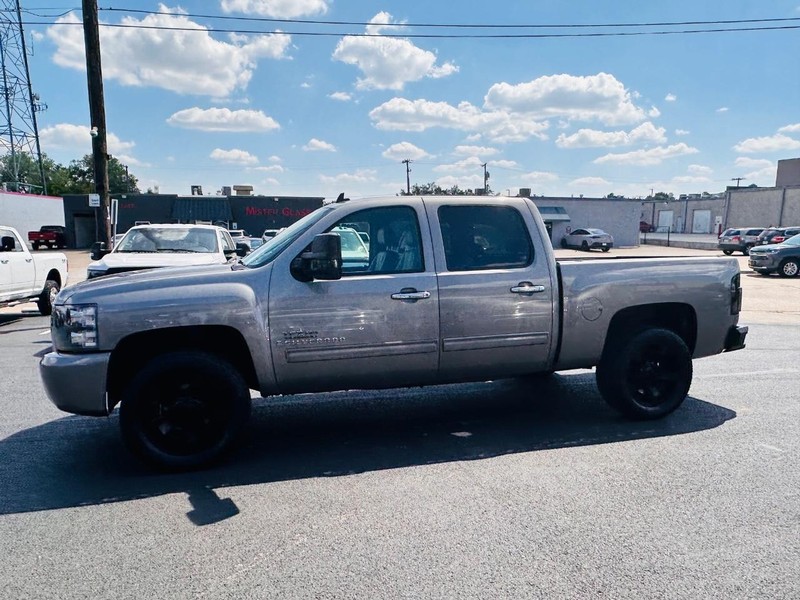 Chevrolet Silverado 1500 Vehicle Full-screen Gallery Image 18