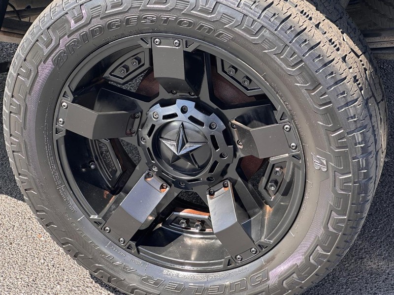 Chevrolet Silverado 1500 Vehicle Full-screen Gallery Image 21