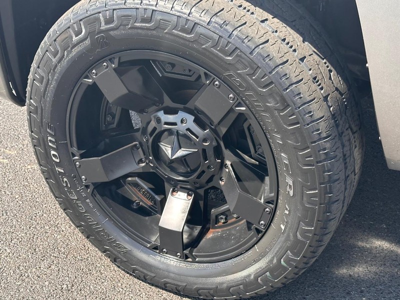 Chevrolet Silverado 1500 Vehicle Full-screen Gallery Image 24