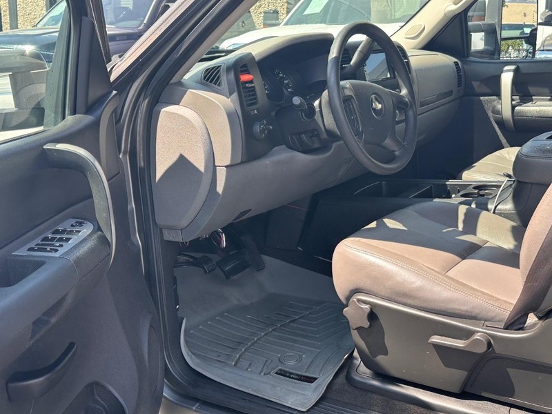 Chevrolet Silverado 1500 Vehicle Full-screen Gallery Image 25