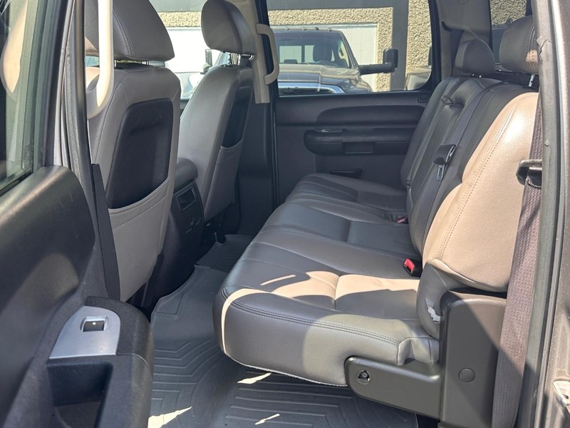 Chevrolet Silverado 1500 Vehicle Full-screen Gallery Image 26