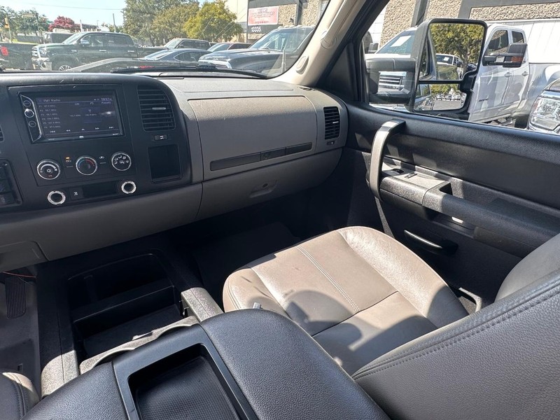 Chevrolet Silverado 1500 Vehicle Full-screen Gallery Image 27