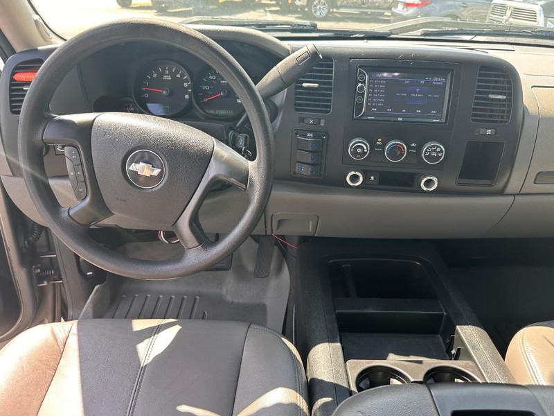 Chevrolet Silverado 1500 Vehicle Full-screen Gallery Image 28