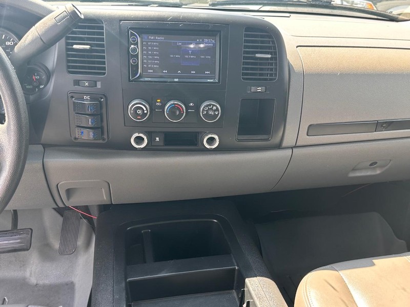 Chevrolet Silverado 1500 Vehicle Full-screen Gallery Image 30