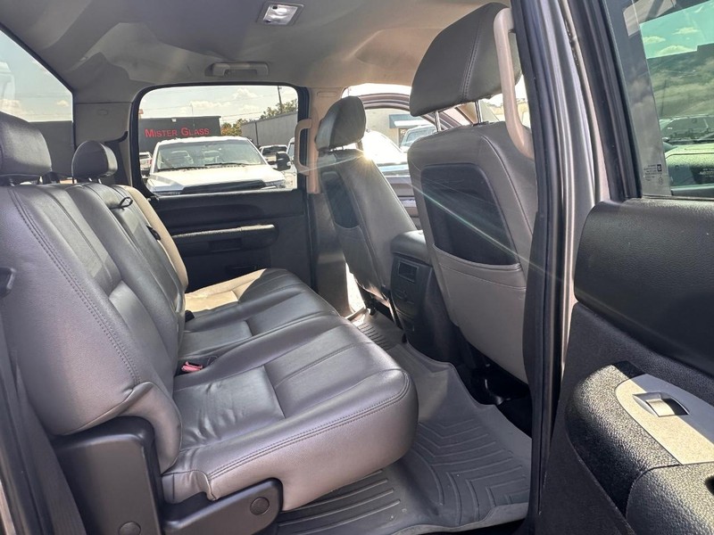 Chevrolet Silverado 1500 Vehicle Full-screen Gallery Image 31