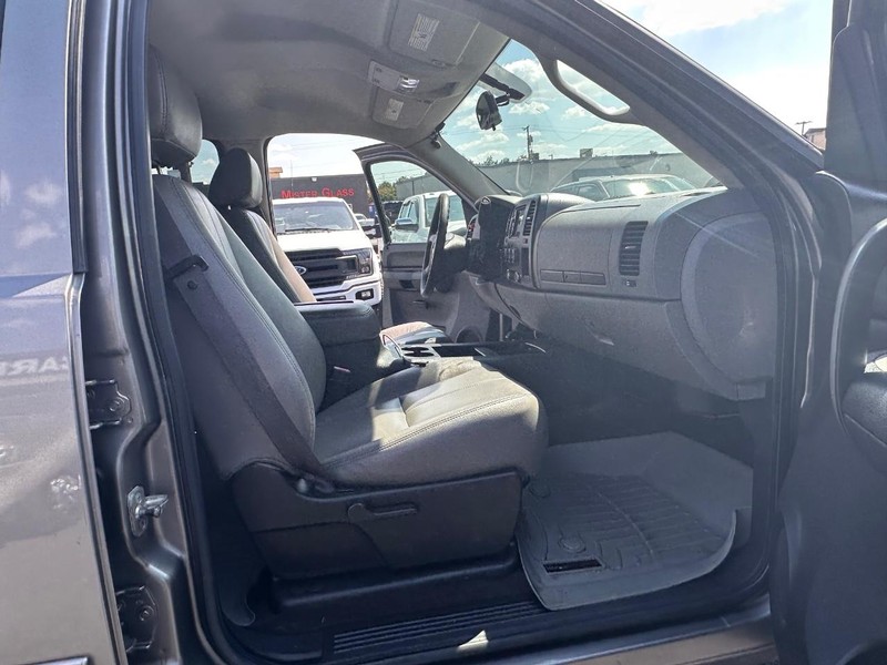 Chevrolet Silverado 1500 Vehicle Full-screen Gallery Image 34