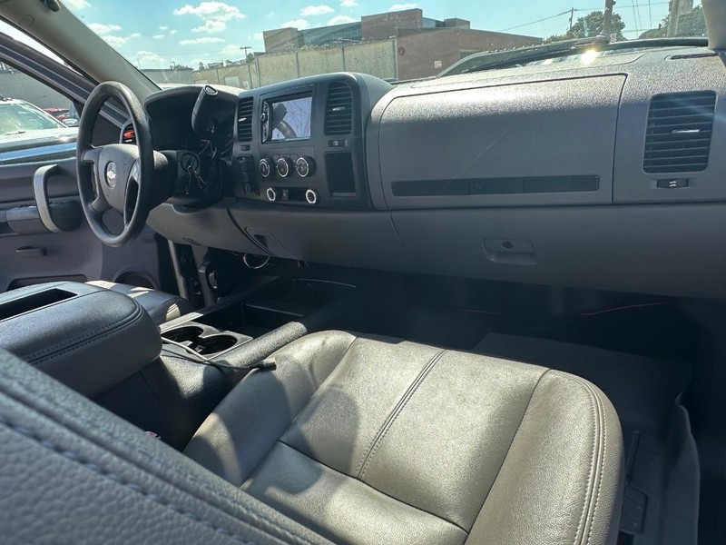 Chevrolet Silverado 1500 Vehicle Full-screen Gallery Image 35