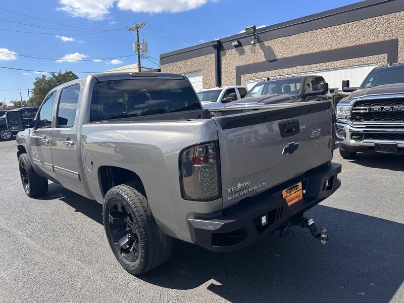 Chevrolet Silverado 1500 Vehicle Full-screen Gallery Image 37