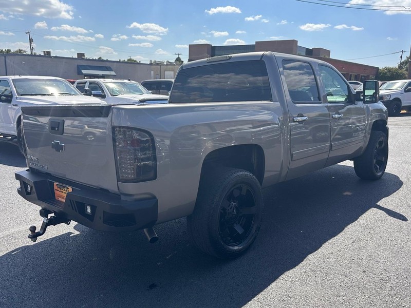 Chevrolet Silverado 1500 Vehicle Full-screen Gallery Image 38