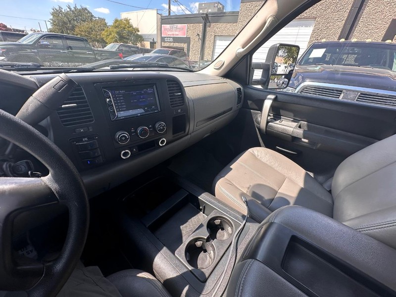 Chevrolet Silverado 1500 Vehicle Full-screen Gallery Image 40